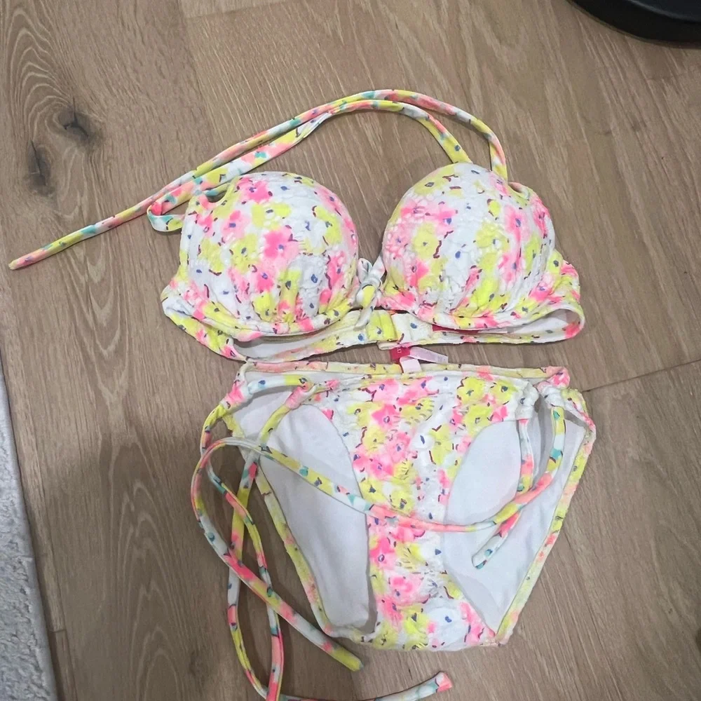 NWOT Victoria's Secret Bombshell Bikini (32A, XS) - Picture 1 of 5